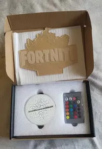 Lampka Led 3D z motywem Fortnite — ujęcie 2