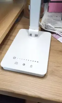 Lampka led biurkowa regulowana — ujęcie 2