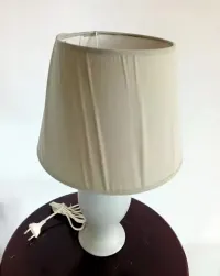 Lampka nocna jasno szara — ujęcie 2