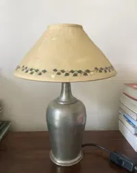 Lampka nocna, na stół cynowa Marinoni — ujęcie 3