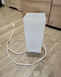Lampka nocna na szafkę — ujęcie 4