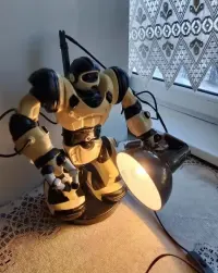 Lampka nocna - robot WowWee — ujęcie 4