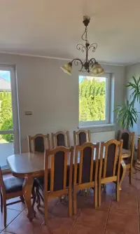 Meble dębowe do renowacji.Stół, 8 krzeseł( tapicerka nowa), komoda — ujęcie 3