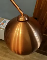 Miedziana Lampa Stojąca Big Bow — ujęcie 2