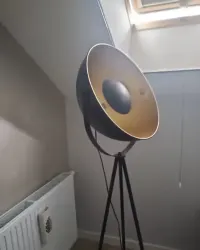 Nowoczesna lampa podłogowa czarno-złota Agata Meble | Stojąca — ujęcie 2