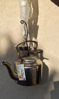Oryginalna metalowa lampa kuchenna czajnik — ujęcie 3