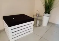 Pufa do przedpokoju tapicerowana kufer drewniany na zabawki siedzisko — ujęcie 4