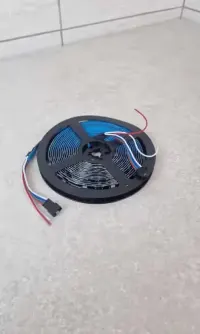 Taśma led ws2812b rgb adresowalna ip65 5m 30 led/m — ujęcie 2