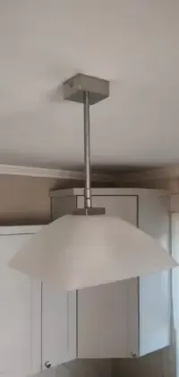 Żyrandol, Lampa sufitowa. Lampa kuchenna sufitowa — ujęcie 2