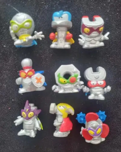 9 srebrnych figurek super zings — praca Marek, Katowice
