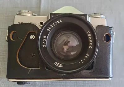 Aparat Zenit E + Helios 44-2 czytaj opis — praca piotr, Warszawa