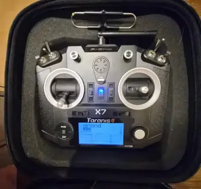 Aparatura zdalnego sterowania frsky taranis qx7 plus modół long range r9m — praca Sebastian, Wisznia Mała
