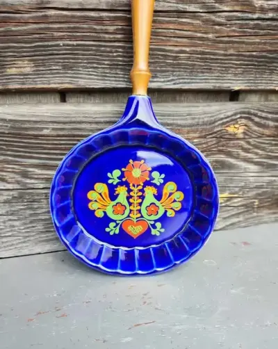 Ceramiczny talerz dekoracyjny / Patelnia motyw kur - vintage - design - k12 — praca skarbywyszukane, Łask