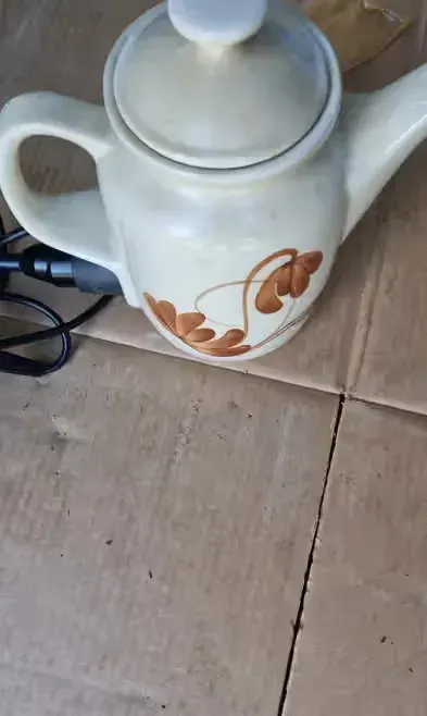 Czajnik elektryczny porcelanowy PRL okazja — praca seb, Piwnice