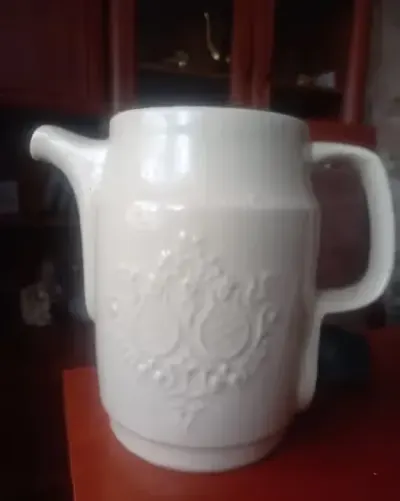Czajnik porcelanowy prl 1980 — praca Helena, Domasławice