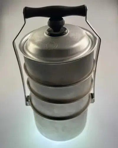 Czworaki PRL  popularnie trojak menażka obiadowa aluminium 1986 r — praca Antykwariat Filemon, Wrocław