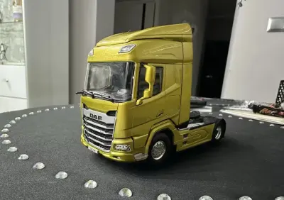 DAF XF WITH SKYLIGHTS 4x2 + BOX Trailer 3 Axle — praca Mirek, Lubań