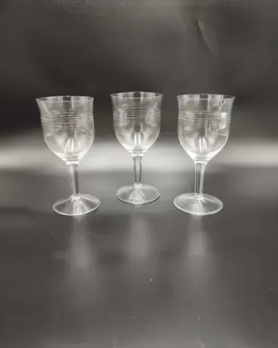 Delikatne kieliszki do wina -  Lata 30 - 2891 — praca skarbywyszukane, Łask