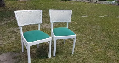 dwa krzesła drewniane z rafią- rarytas Vintage — praca Anna, Dargikowo