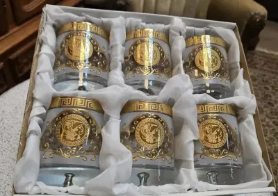 Ekskluzywny Zestaw Szklanek Ekskluzywne Złote Szklanki do Whisky Kalisz — praca Starocie, Kalisz
