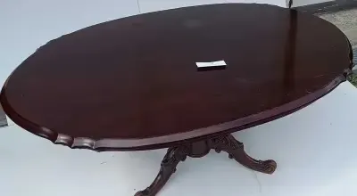Elegancki stół drewniany z rzeźbioną podstawą – klasyka stylu — praca Mariusz, Henryków