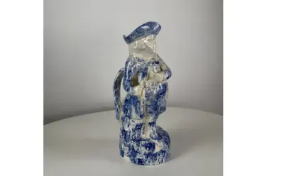 Figuralny dzbanek „Toby Jug” | ceramika w odcieniach kobaltu — praca FFF, Wrocław