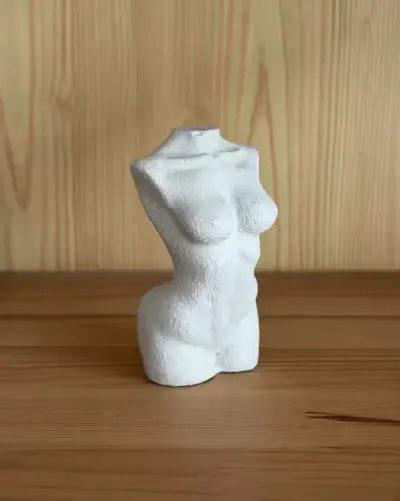 Figurka kobiety body cialo rzezba — praca Anna, Wrocław