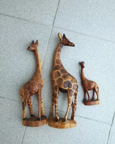 Figurki drewniane Żyrafy komplet 3 szt  rodzina — praca Ania, Jawor