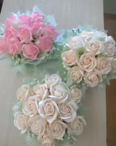 Flowerbox mydlane róże zakończenie roku szkolnego, średnica ok. 23 cm, wysokość ok. 20 cm — praca Ania, Gliwice