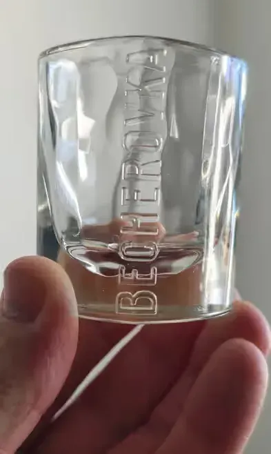 Kieliszek Becherovka — praca Jerzy, Sopot