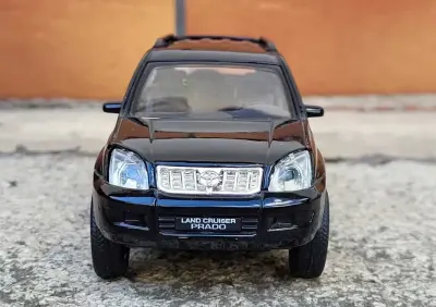 Kolekcja modeli Toyota Land Cruiser Prado 1:32 unikat — praca Stanisław, Legnica