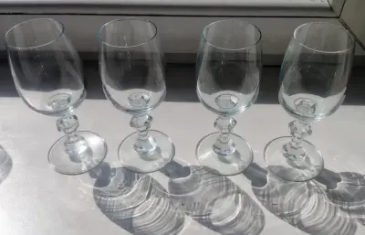 Komplet 4 szt. Kieliszki z Ozdobną Nóżką Kryształowy Efekt | Vintage Retro — praca Patryk, Włocławek