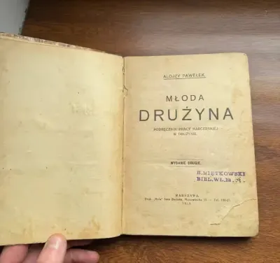 Książka Harcerska "Młoda drużyna" 1919r Warszawa — praca Michał StarocieMania, Wleń