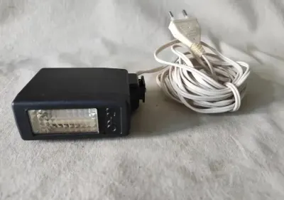 Lampa błyskowa sieciowa Elektronika FZ-27 okres PRL — praca Wojtek, Łódź