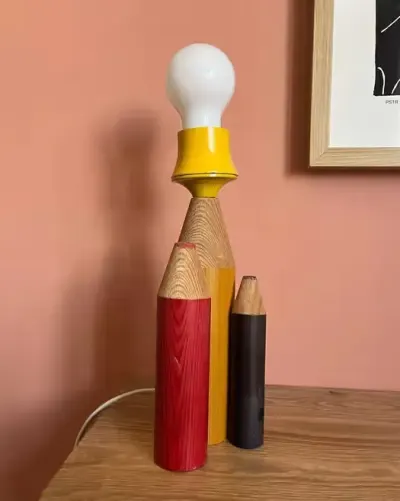 Lampa kolorowe kredki — praca Joanna, Poznań