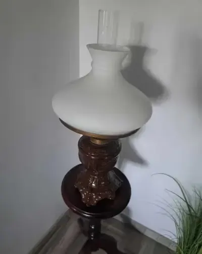Lampa stara naftowa na prąd — praca Patrycja, Wrocław