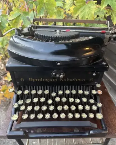 Maszyna do pisania Remington Noiseless 6 – lata 30., USA — praca Estera Kaszen, Wrocław