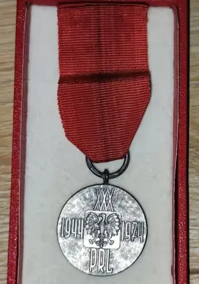 Medal 30-lecia Polski Ludowej (PRL)  - Zestaw z Etui — praca Ela, Włocławek