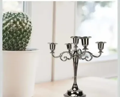 Metalowy Świecznik 5 Ramion Retro Elegancki Srebrny — praca Ewelma, Łódź