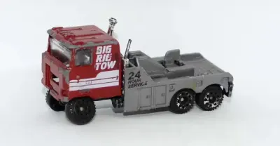 Model Resorak Auto Pomoc drogowa Big Rig Tow Truck 1:64 die cast — praca RIIDII, Wrocław