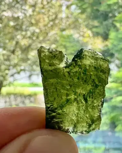 Mołdawit (Moldavite) 4.5 g Chlum Czechy — praca Tomasz, Wrocław