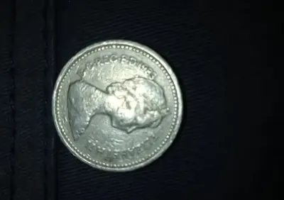 Moneta jeden funt ONE POUND Elizabeth II — praca Ana, Męcinka