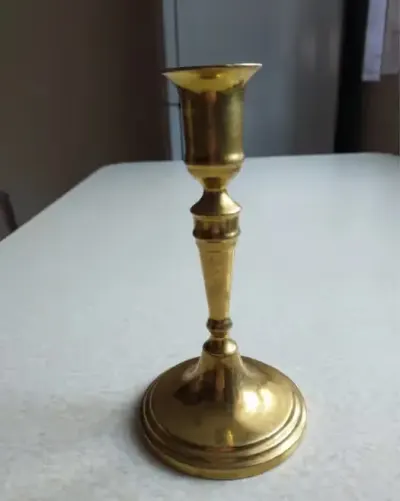 Mosiężny świecznik 16 cm wysokości — praca Tomasz, Włocławek
