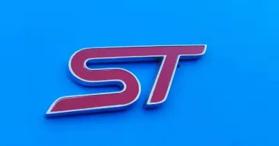 Nowy przyklejany metal emblemat ST czerwony znaczek logo do FORD — praca Wincenty, Karpacz