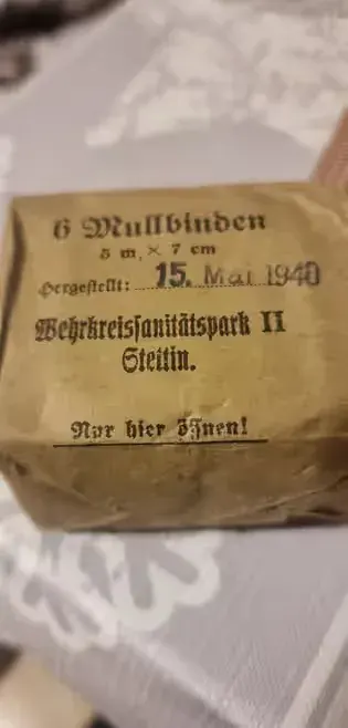 Opatrunek osobisty Wehrmacht 1940 Steitin Szczecin — praca Arek, Zamysłowo