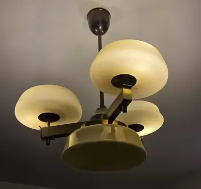 Piekna antyczna lampa — praca aleksandra, Kalwy