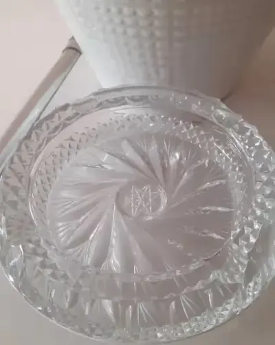 Piekna duza krysztalowa popielnica PRL srednica 19 cm wys 5cm — praca Danuta, Kozy
