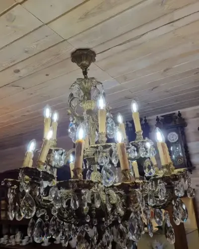 Piękny! Mosiężny! Żyrandol! — praca GAWI Świat Staroci, Tołcze