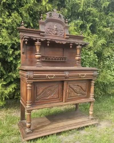 Piękny stary kredens. — praca Staszek, Jagodzin