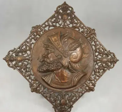 Płaskorzeźba z brązu. Rzymski wojownik. 45 cm — praca Kinga, Chełmno